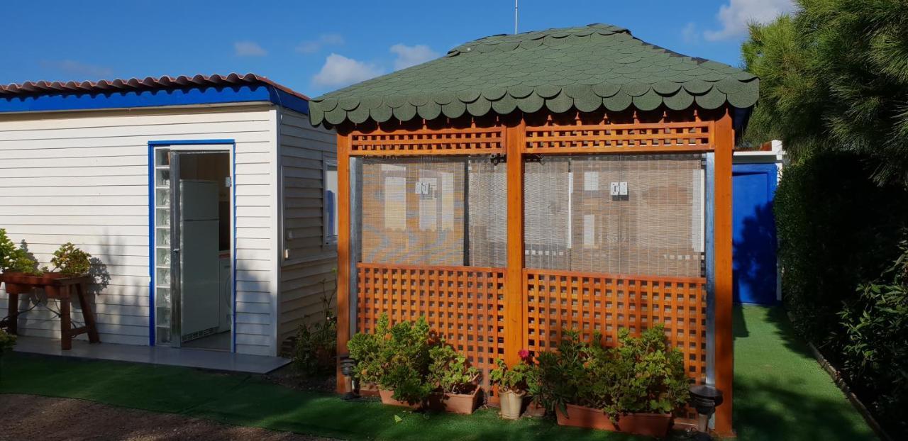 En Finca Las Dunas Dos Chalets Con Jacuzzis En Primera Linea De Playa , Uno De 4 Dormitorios Y Otro De 2 Dormitorios, Llama Al Seiscientos Veintisiete Cuatrocientos Diecisiete Trescientos Noventa Y Ocho Rota Exterior photo