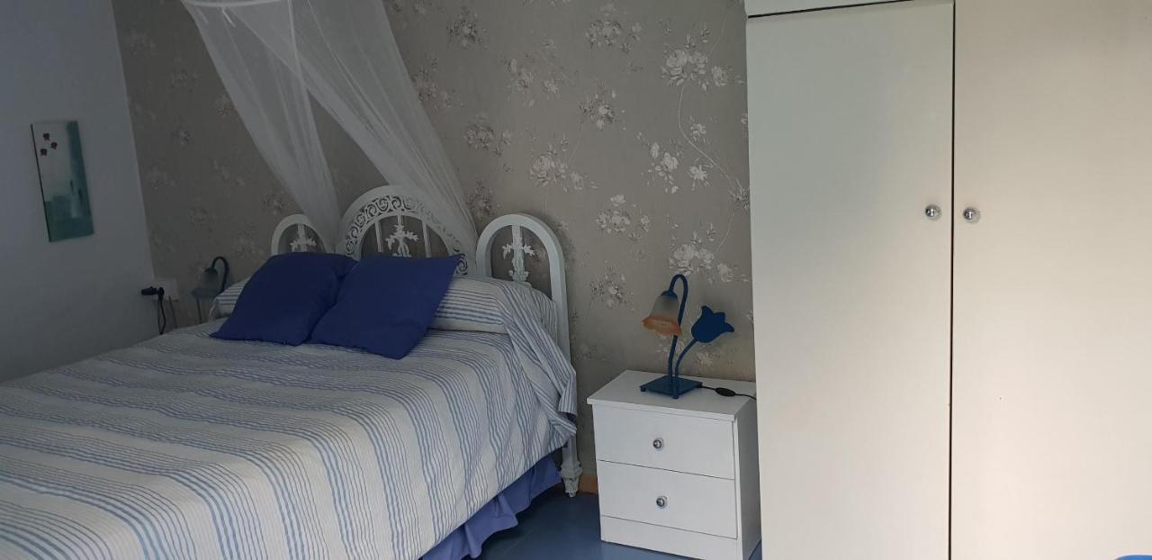 En Finca Las Dunas Dos Chalets Con Jacuzzis En Primera Linea De Playa , Uno De 4 Dormitorios Y Otro De 2 Dormitorios, Llama Al Seiscientos Veintisiete Cuatrocientos Diecisiete Trescientos Noventa Y Ocho Rota Exterior photo
