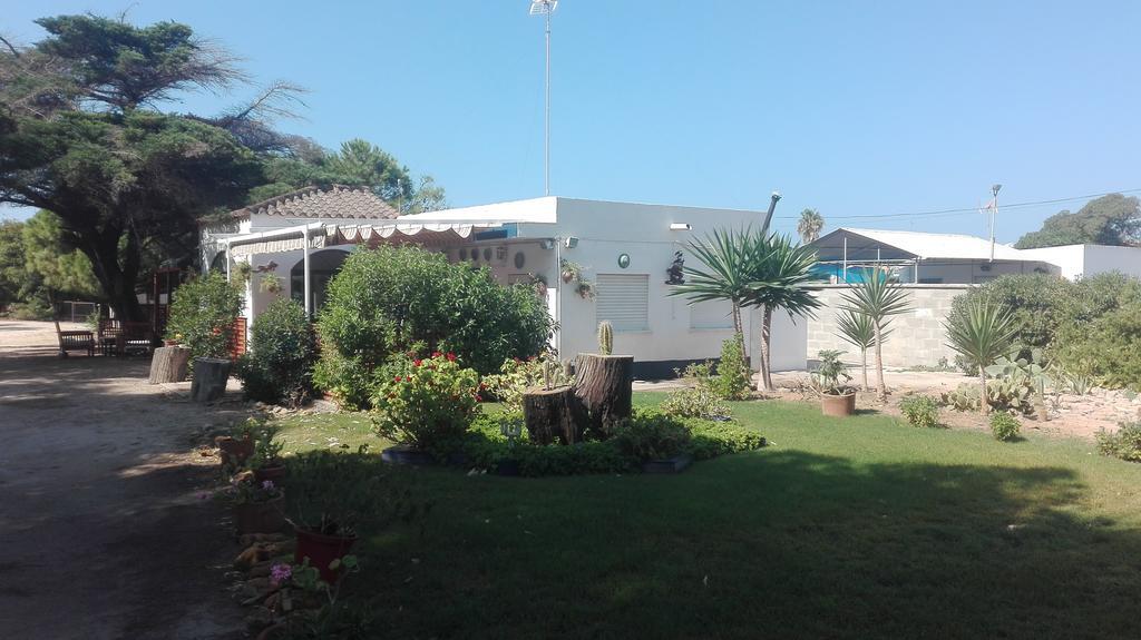 En Finca Las Dunas Dos Chalets Con Jacuzzis En Primera Linea De Playa , Uno De 4 Dormitorios Y Otro De 2 Dormitorios, Llama Al Seiscientos Veintisiete Cuatrocientos Diecisiete Trescientos Noventa Y Ocho Rota Exterior photo