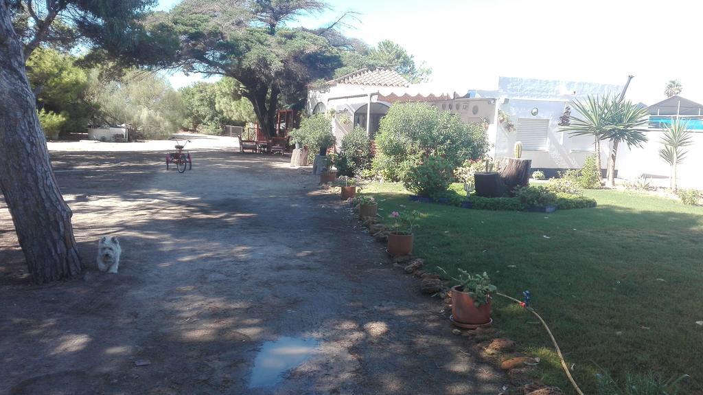 En Finca Las Dunas Dos Chalets Con Jacuzzis En Primera Linea De Playa , Uno De 4 Dormitorios Y Otro De 2 Dormitorios, Llama Al Seiscientos Veintisiete Cuatrocientos Diecisiete Trescientos Noventa Y Ocho Rota Exterior photo