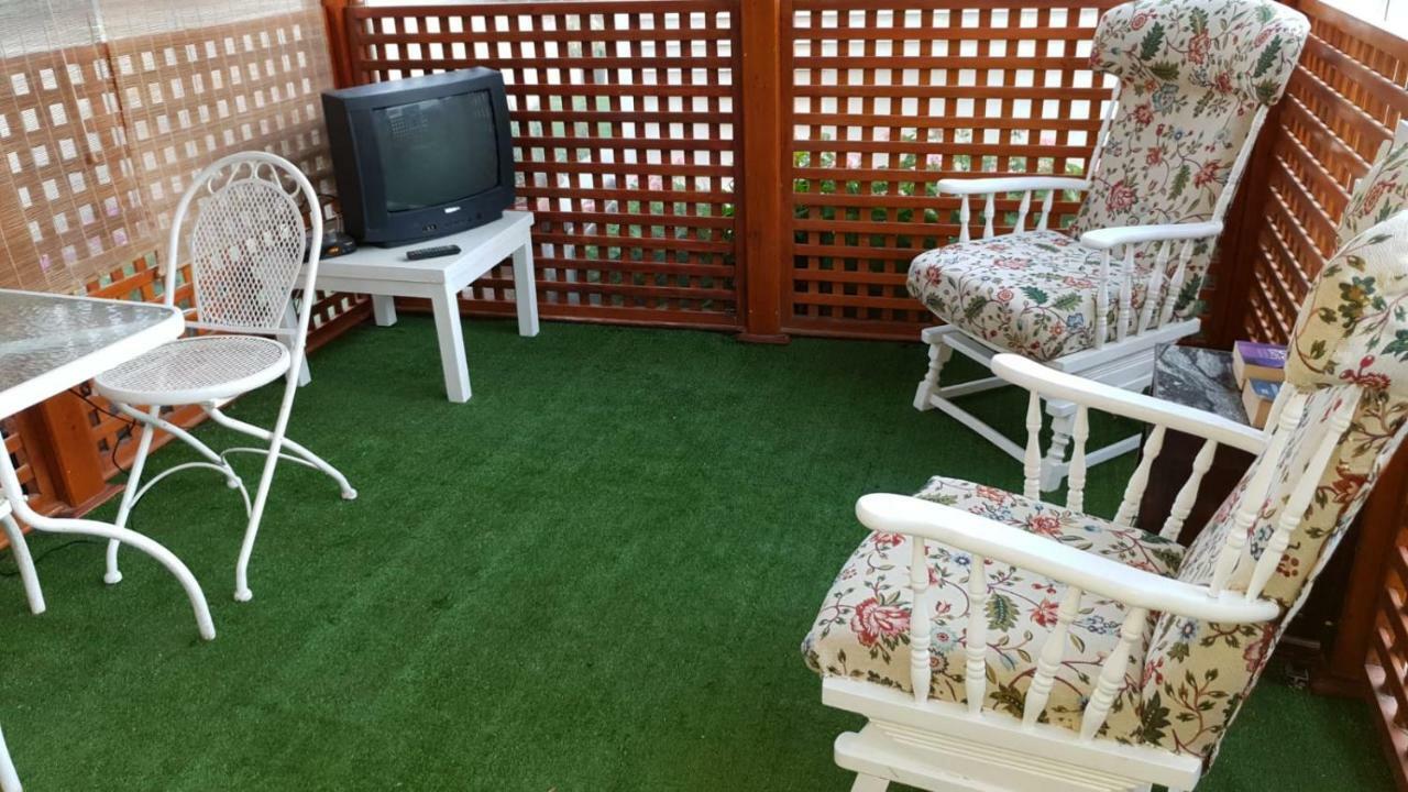 En Finca Las Dunas Dos Chalets Con Jacuzzis En Primera Linea De Playa , Uno De 4 Dormitorios Y Otro De 2 Dormitorios, Llama Al Seiscientos Veintisiete Cuatrocientos Diecisiete Trescientos Noventa Y Ocho Rota Exterior photo